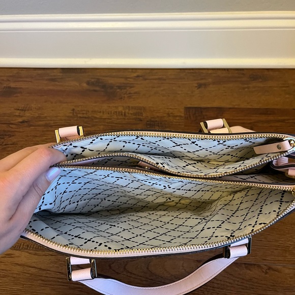Kate Spade leather zip closure purse with multiple interior pockets. GUC - Picture 3 of 5